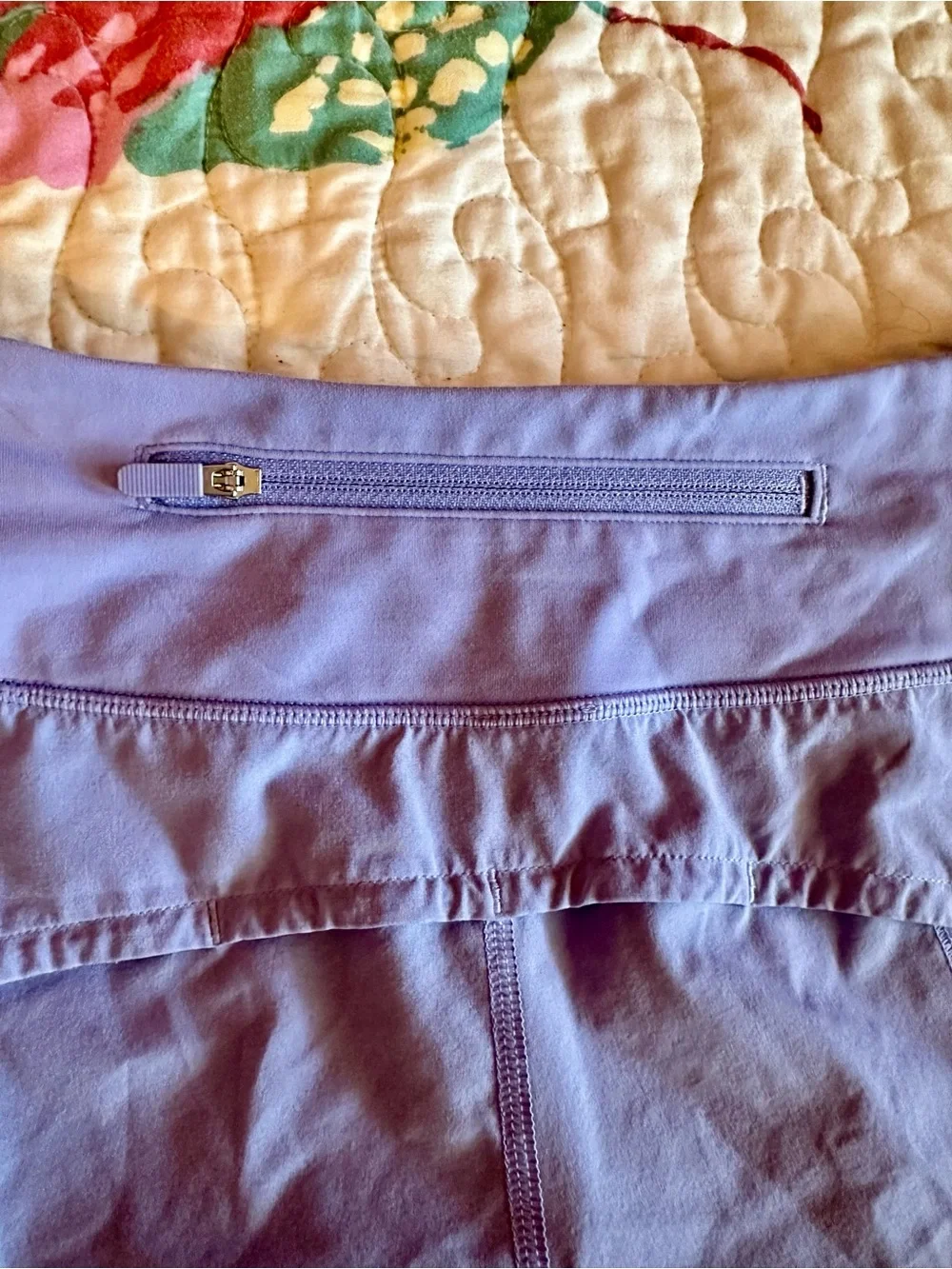 lululemon Women's Light Purple Gray Athletic Running Shorts Size 2 - Picture 4 of 6